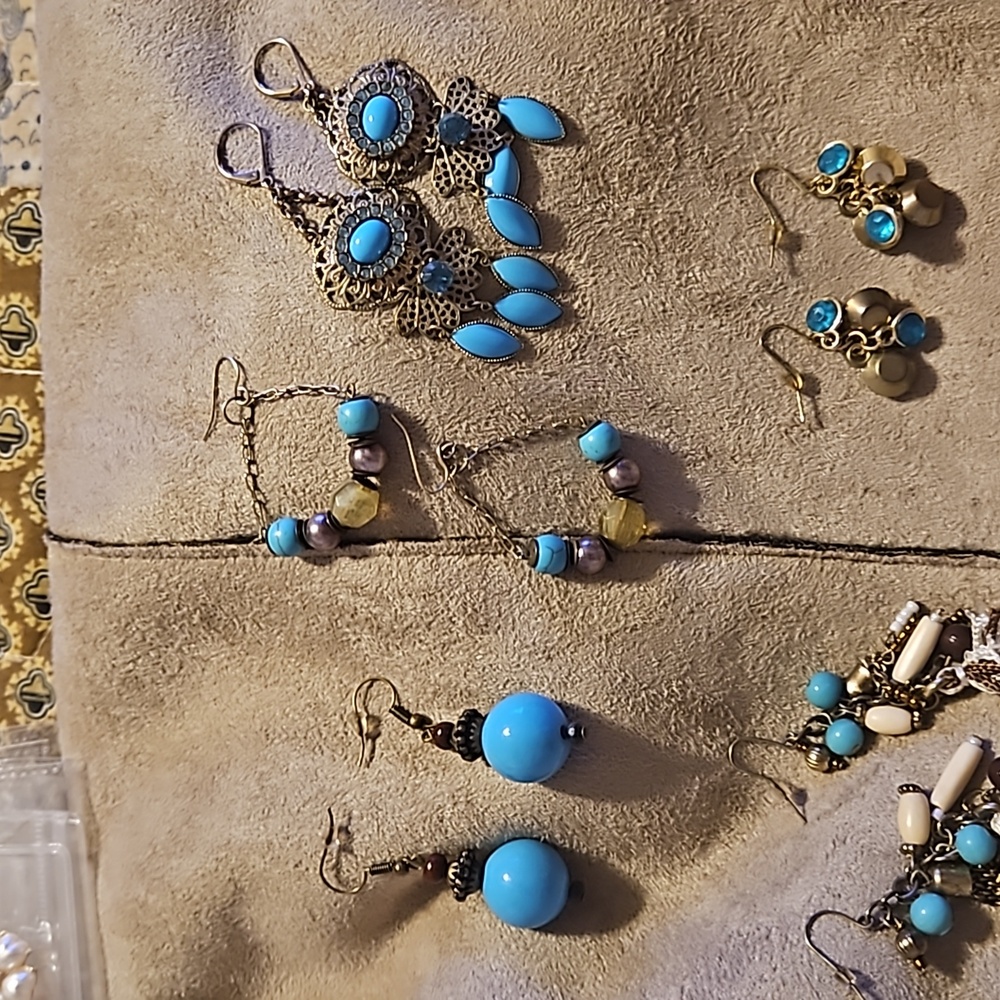 Earrings - Picture 2 of 3